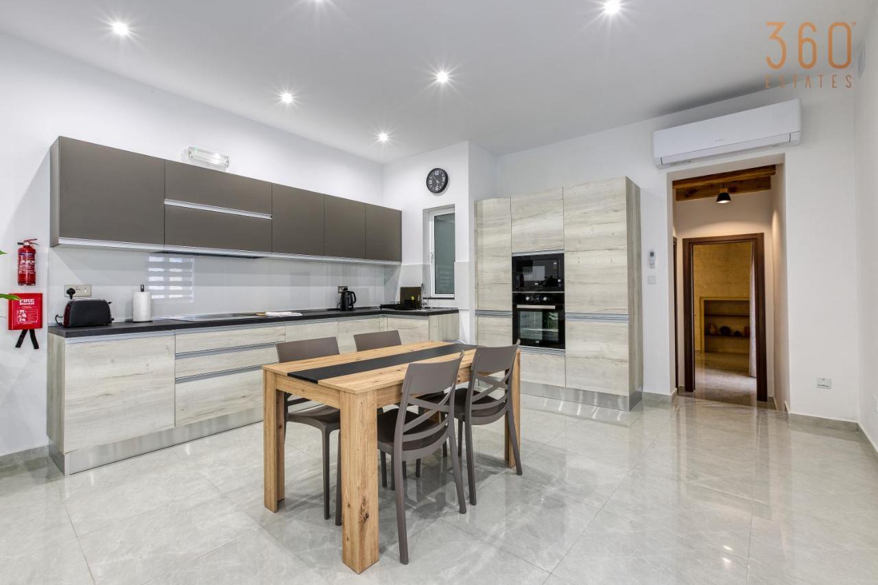 A Lovely 1Br Home With Balcony Just Off The Coast By 360 Estates Saint Julian's Exteriér fotografie