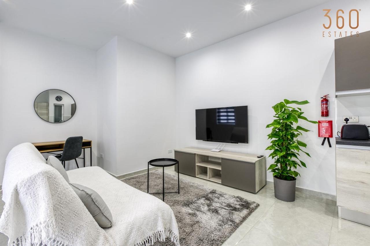 A Lovely 1Br Home With Balcony Just Off The Coast By 360 Estates Saint Julian's Exteriér fotografie